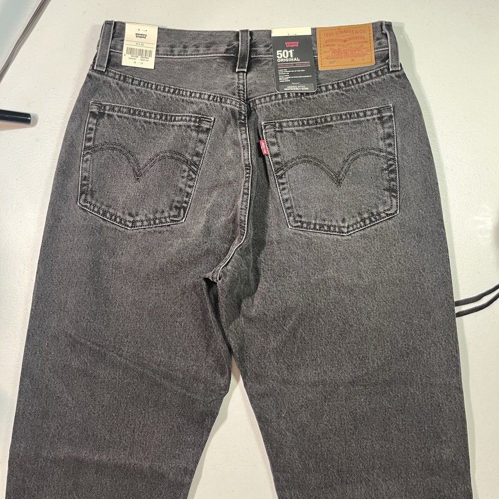 Levi's 501 Original Women's  27x30 Premium Denim Black‎ Charcoal NWT $108 Retail - Picture 6 of 10